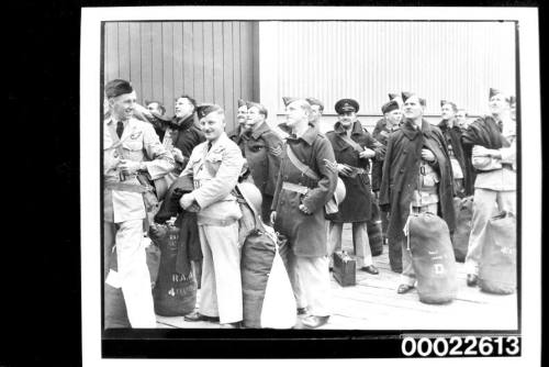 Troops leaving by the QUEEN MARY on Sunday 2 February 1941 and Monday 3 February 1941