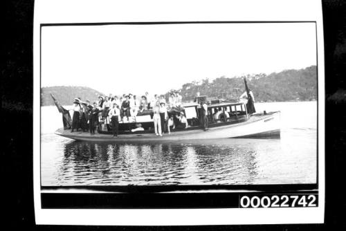 Launches, picnics and tugs on harbour