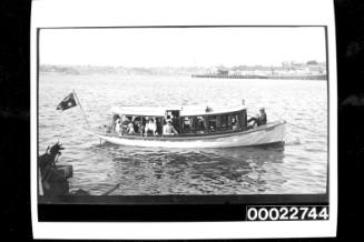 Launches, picnics and tugs on harbour