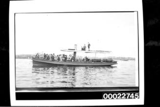 Launches, picnics and tugs on harbour