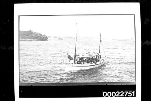 Launches, picnics and tugs on harbour