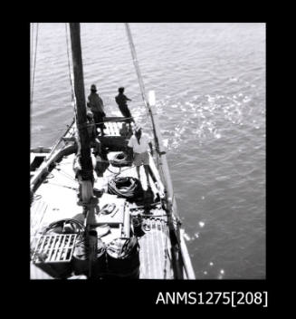 Four men working on a pearl lugger