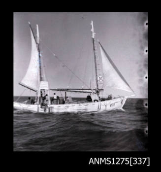 Pearl lugger RUBY DANA bringing shell to the raft, Exmouth, 1961