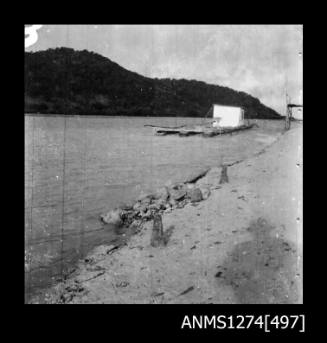 A raft in low tide on Packe Island