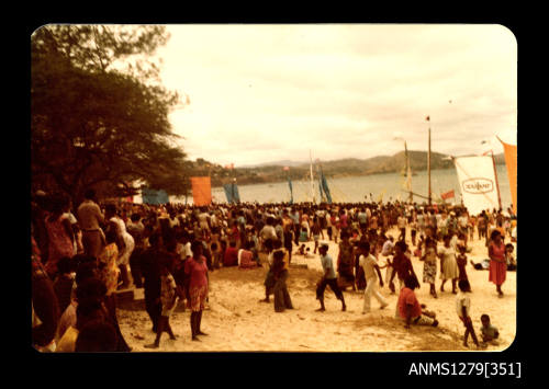 Colour Hundreds of onlookers standing on the beach at the Pacific Festival on Pearl Island