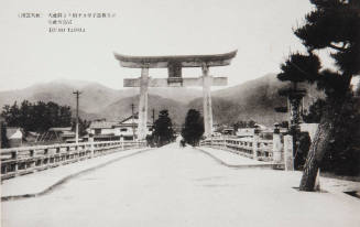 Grand torii on the road leading to Izumo Taisha