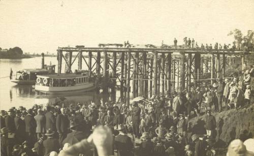 Postcard relating to the inauguration of the Grafton Bridge