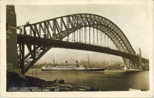 AORANGI passing under the Sydney Harbour Bridge