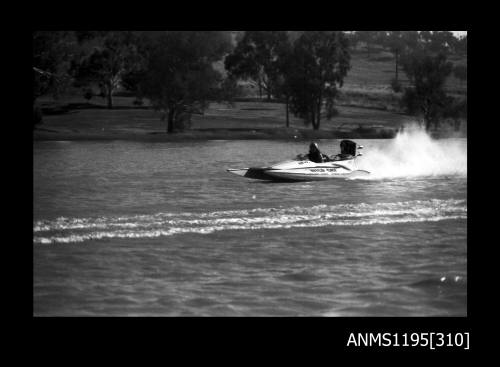 Lake Glenmaggie 1971, outboard catamaran WILD CAT