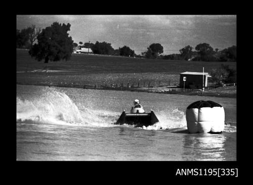 Lake Glenmaggie 1971, outboard catamaran TUNNEL