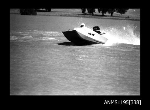 Lake Glenmaggie 1971, outboard catamaran TUNNEL