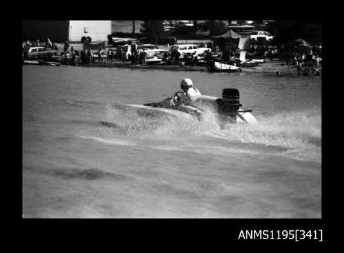 Lake Glenmaggie 1971, outboard catamaran FRANTIC-KAT