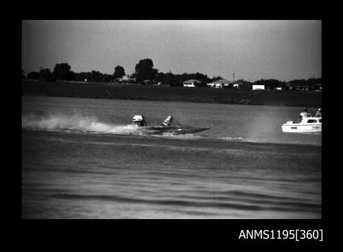 Lake Glenmaggie 1971, outboard catamaran HI-TORQUE MARINE