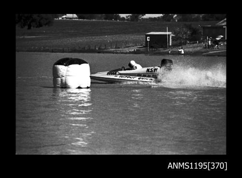 Lake Glenmaggie 1971, outboard catamaran NIPPER QUICK