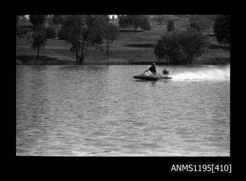 Lake Glenmaggie 1971, unidentified outboard hydroplane