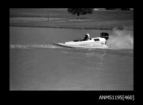 Lake Glenmaggie 1971, outboard catamaran NIPPER TUNNEL