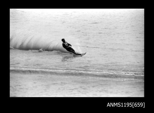 Wagga Boat Club, a man water skiing