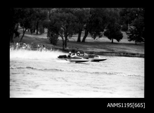 Wagga Boat Club, inboard hydroplanes KAARINA and 957N