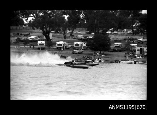 Wagga Boat Club, inboard hydroplanes KAARINA and 957N