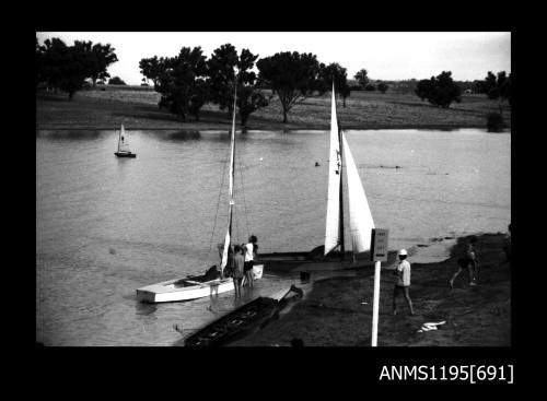 Wagga Boat Club, two heavyweight Sharpies