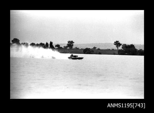 Wagga Boat Club, unidentified inboard hydroplane possibly KAARINA