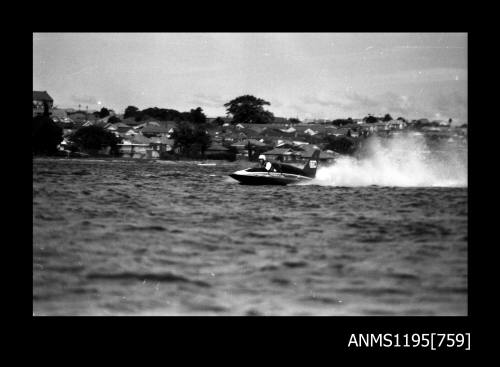 Hen and Chicken Bay Races 1970, cabover type inboard hydroplane ZZ3N