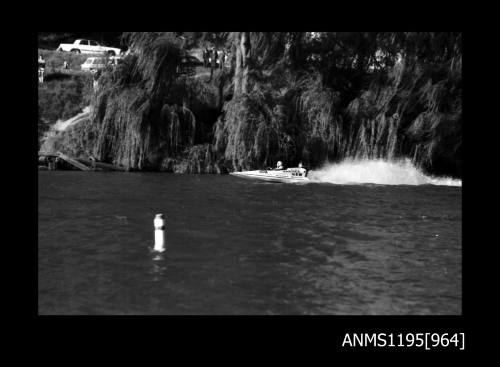 Bridge to Bridge Speedboat Race 1970, outboard catamaran NIPPER QUICK