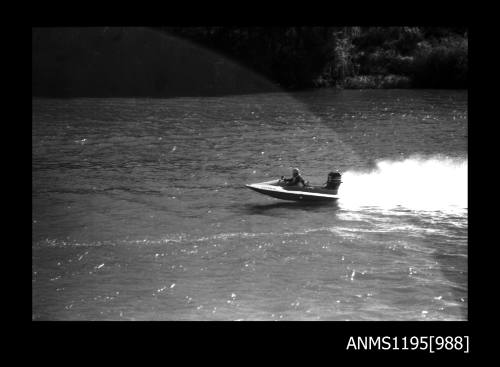 Bridge to Bridge Speedboat Race 1970, unidentified outboard skiff