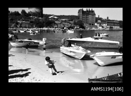 Offshore powerboat racing 1970s, competing powerboats gathered