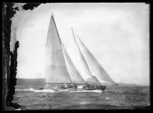 Schooner under sail on Sydney Harbour