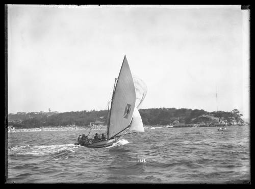 18-footer MISSISSIPPI passing Nielsen Park on Queen of the Harbour Day January 1931