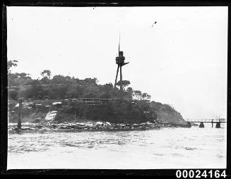 Mast of HMAS SYDNEY (I)