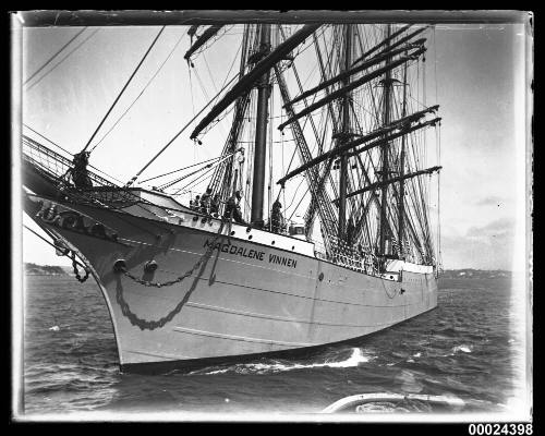 MAGDALENE VINNEN departing Sydney Harbour loaded with wool