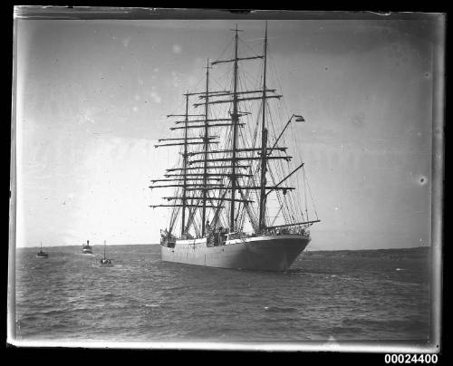 MAGDALENE VINNEN departing Sydney Harbour