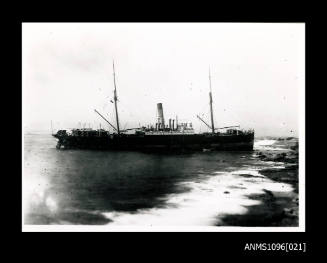 The SS TEKAPO run aground at Maroubra Beach