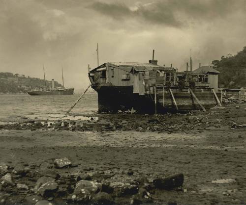 Old Houseboat Kerosene Bay