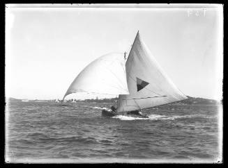 18-footer on Sydney Harbour, INSC 739