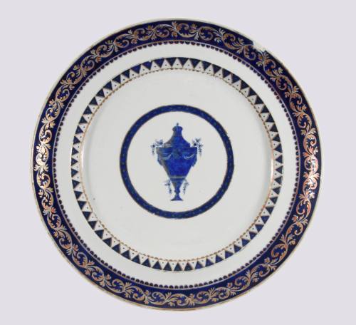 Plate part of a Chinese export Porcelain dinner service, made during the Quianlong period