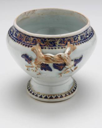 Tureen part of a Chinese export Porcelain dinner service, made during the  Quianlong Period