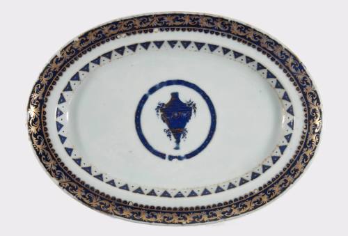 Stand of Tureen, part of a Chinese export Porcelain dinner service, made during the  Quianlong Period