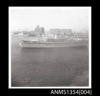 Photograph of unidentified ship