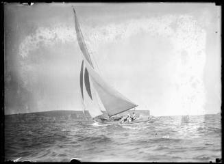 18-foot skiff sailing on Sydney Harbour