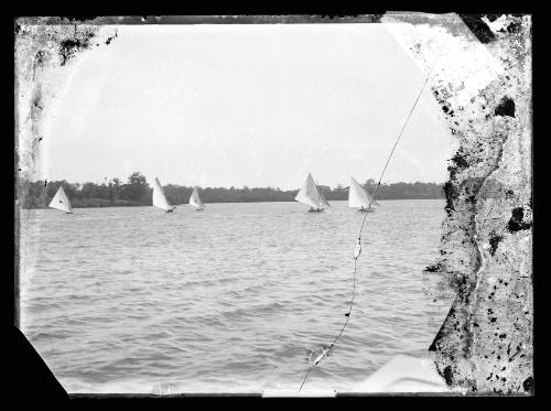 Sloop and 18-foot skiff on Sydney Harbour