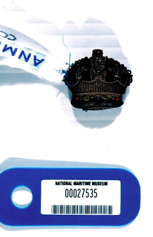 A kings crown belonging to an epaulette from a lieutenant commander engineer, epaulettes registered as 00027532 and 00027533