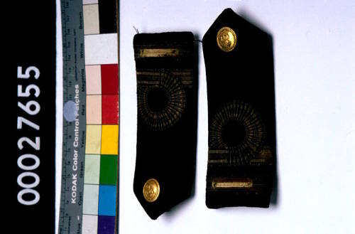 PAIR OF SHOULDER STRAPS OF A LIEUTENANT IN THE AUSTRALIAN NAVY.  PART OF A TAILOR'S KIT, THE CASE 00027650, ITS CONTENTS REGISTERED AS 00027651 - 00027736.