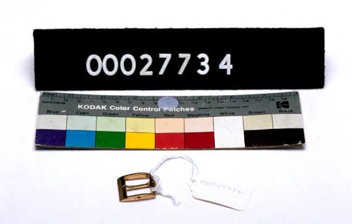 Buckle.  PART OF A TAILOR'S KIT, THE CASE 00027650, ITS CONTENTS REGISTERED AS 00027651 - 00027736.