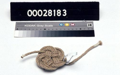 Incomplete knotting mat