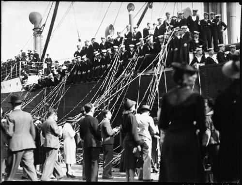 Sailors on board SS AUTOLYCUS depart Sydney for Portsmouth