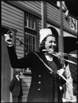 A woman farewells sailors on board SS AUTOLYCUS departing Sydney for Portsmouth