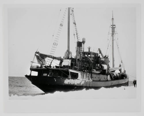 HMAS WYATT EARP collecting ice for water